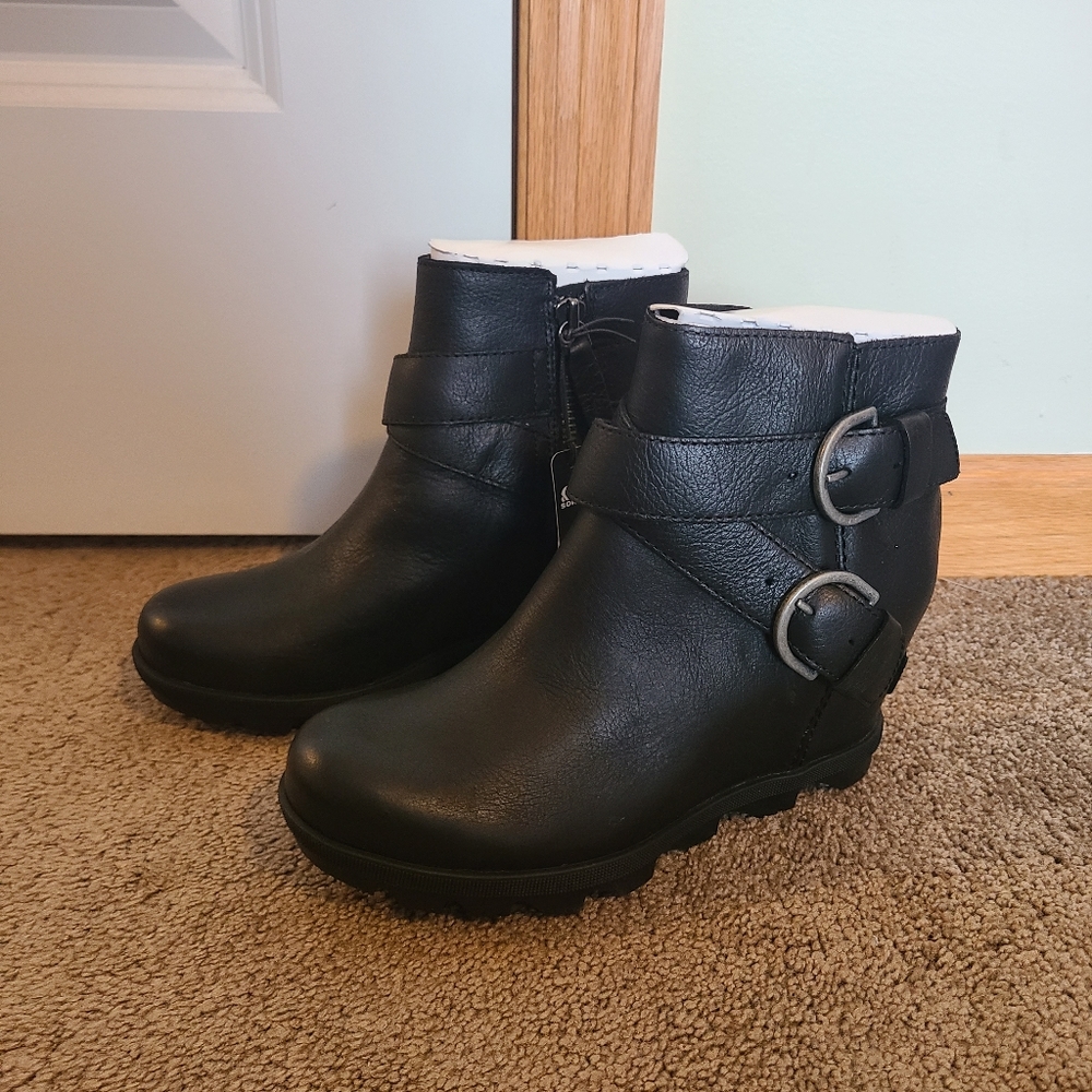 New in box sorel wedge